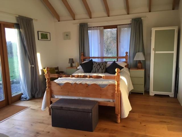 Three Oaks Nursery Chichester Extérieur photo