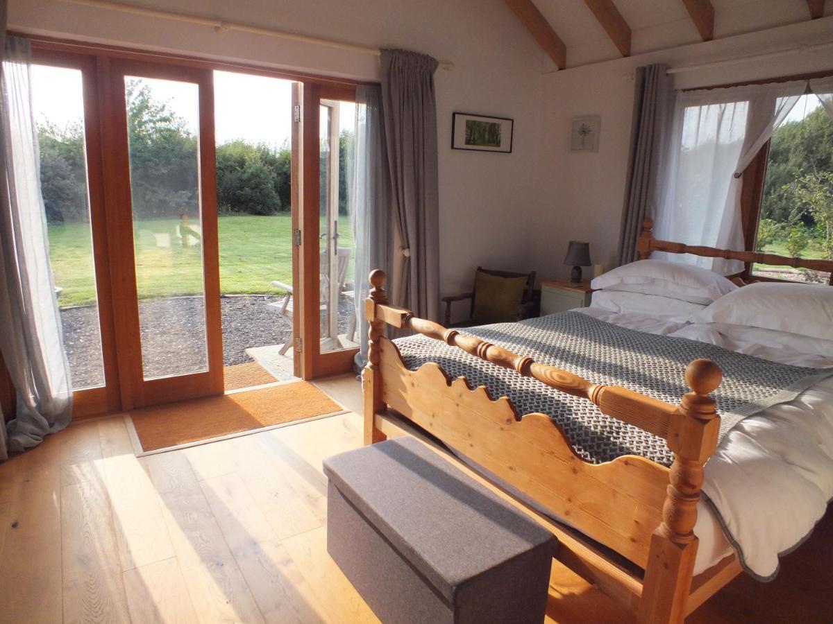 Three Oaks Nursery Chichester Extérieur photo