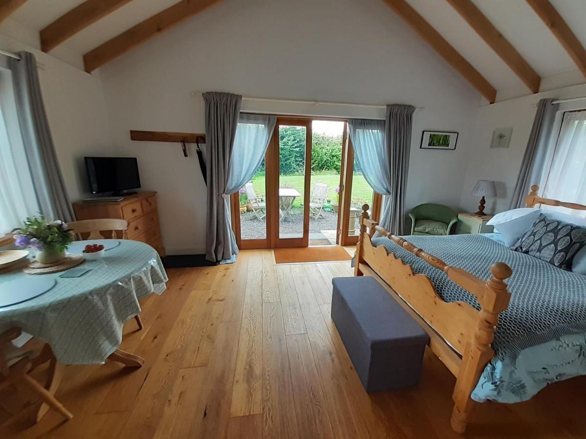 Three Oaks Nursery Chichester Extérieur photo