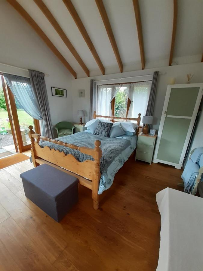 Three Oaks Nursery Chichester Extérieur photo